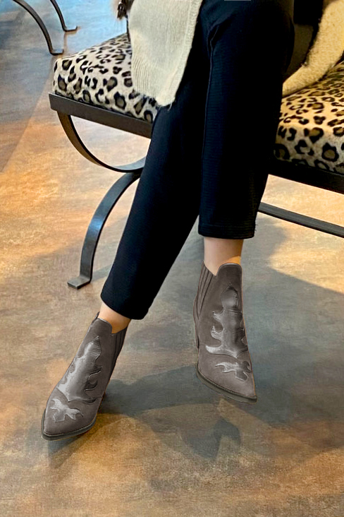 Taupe brown women's ankle boots, with elastics. Pointed toe. Low flare heels. Worn view - Florence KOOIJMAN